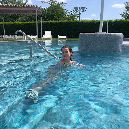 Karos Gold 813 Wellness Apartman ซาลาคาโรส ภายนอก รูปภาพ