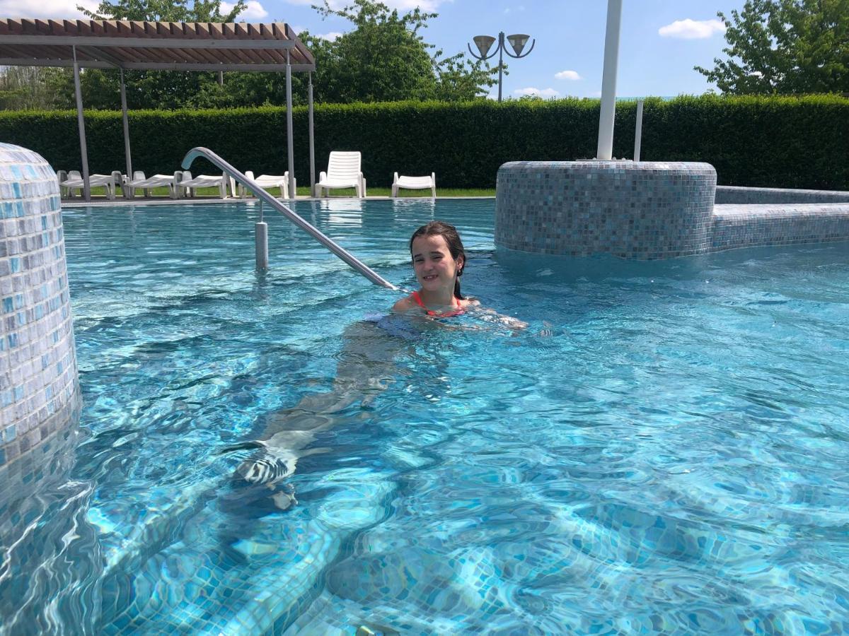 Karos Gold 813 Wellness Apartman ซาลาคาโรส ภายนอก รูปภาพ