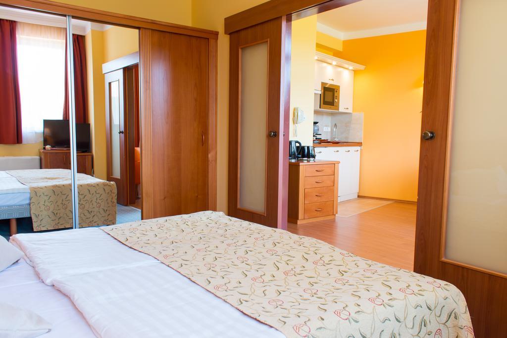 Karos Gold 813 Wellness Apartman ซาลาคาโรส ภายนอก รูปภาพ