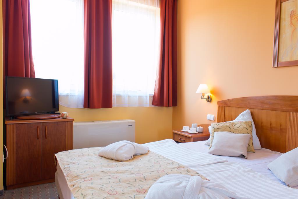 Karos Gold 813 Wellness Apartman ซาลาคาโรส ภายนอก รูปภาพ